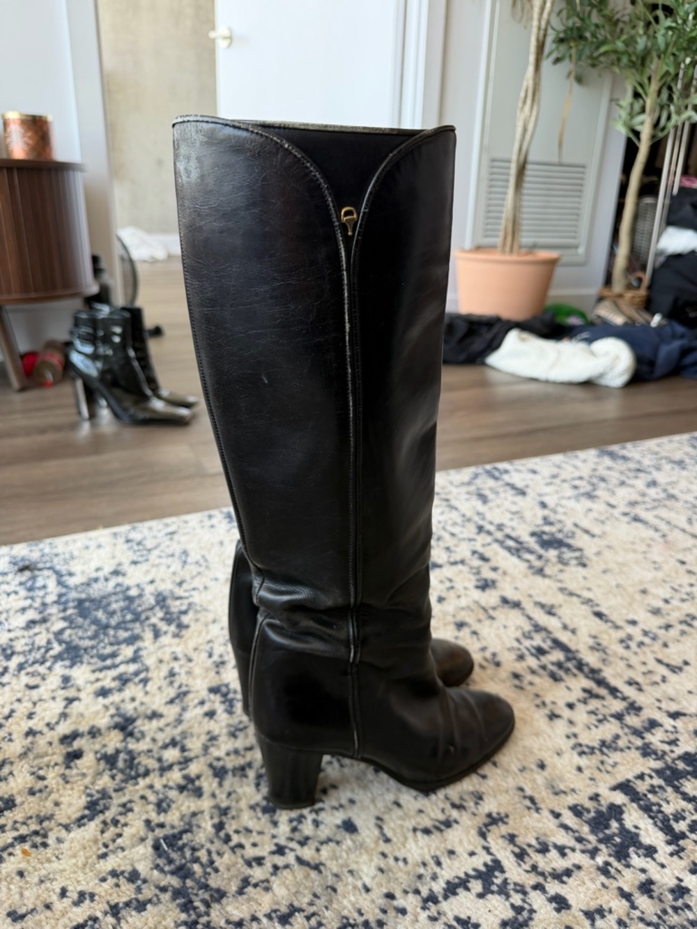 Vintage Gucci Classic Black Leather Knee-High Boots
